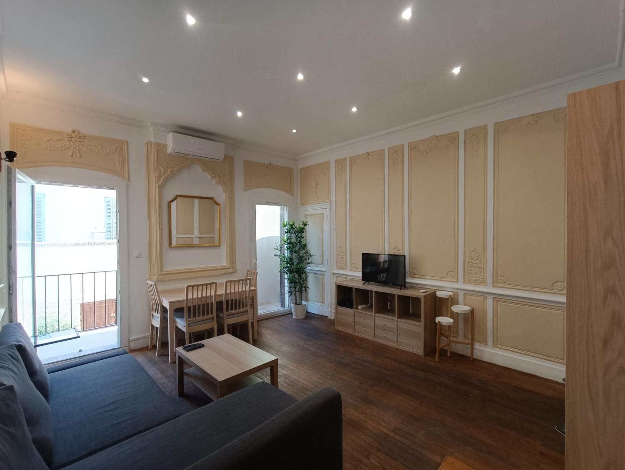 Appartements Et Studio Renoves En 2022, Intra Muros أفينيون المظهر الخارجي الصورة