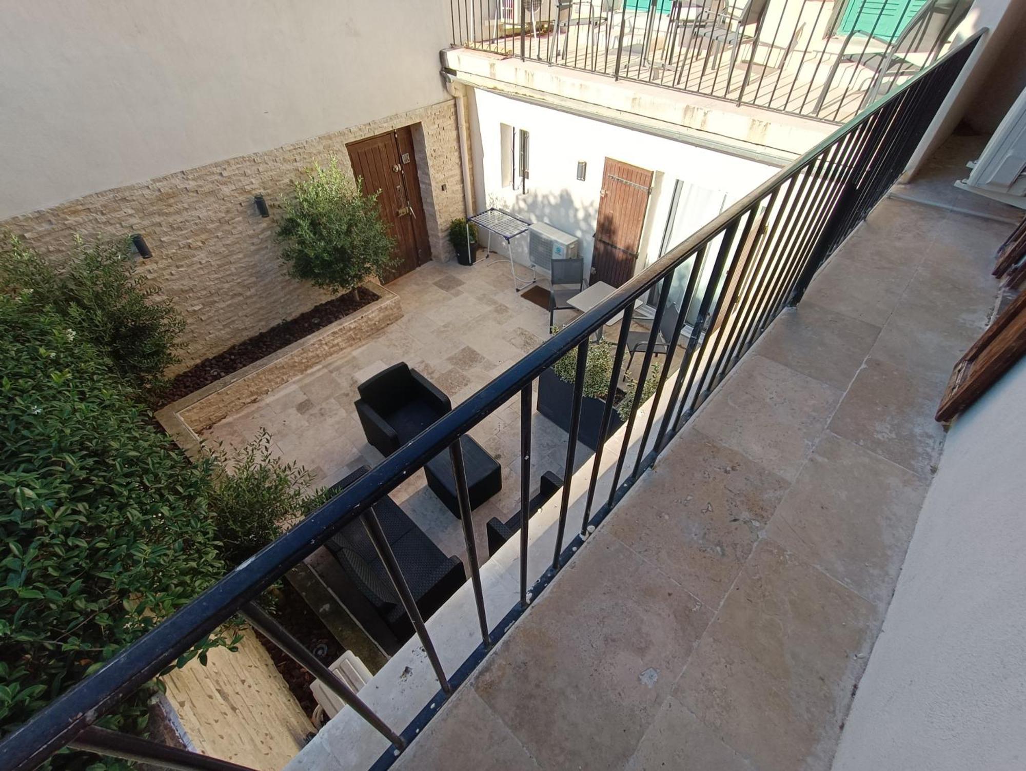 Appartements Et Studio Renoves En 2022, Intra Muros أفينيون المظهر الخارجي الصورة